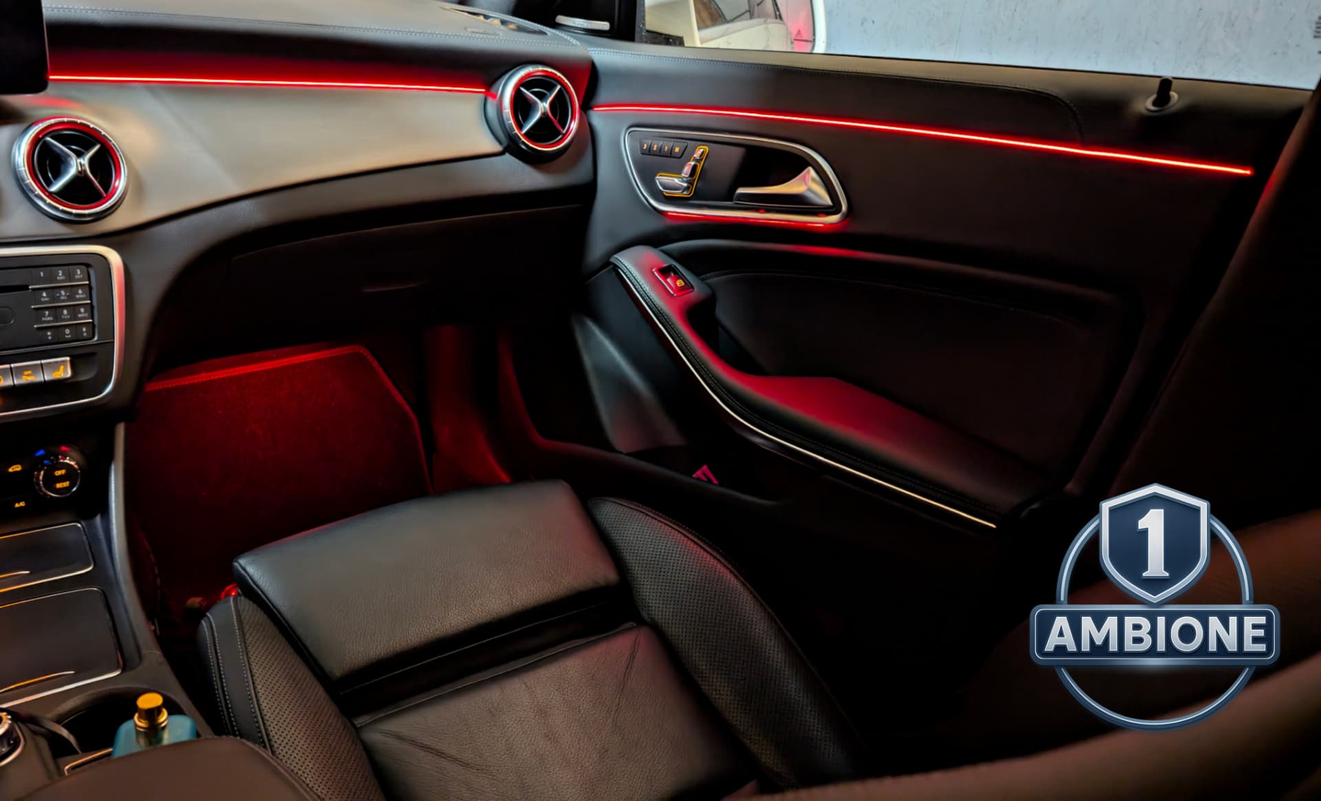 Mercedes A-Klasse W176 mit roter Ambientebeleuchtung