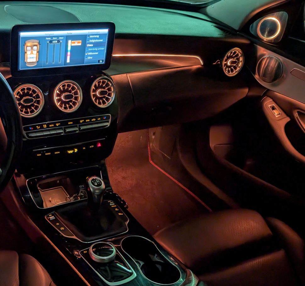 Mercedes C-Klasse W205 mit warmer Ambientebeleuchtung
